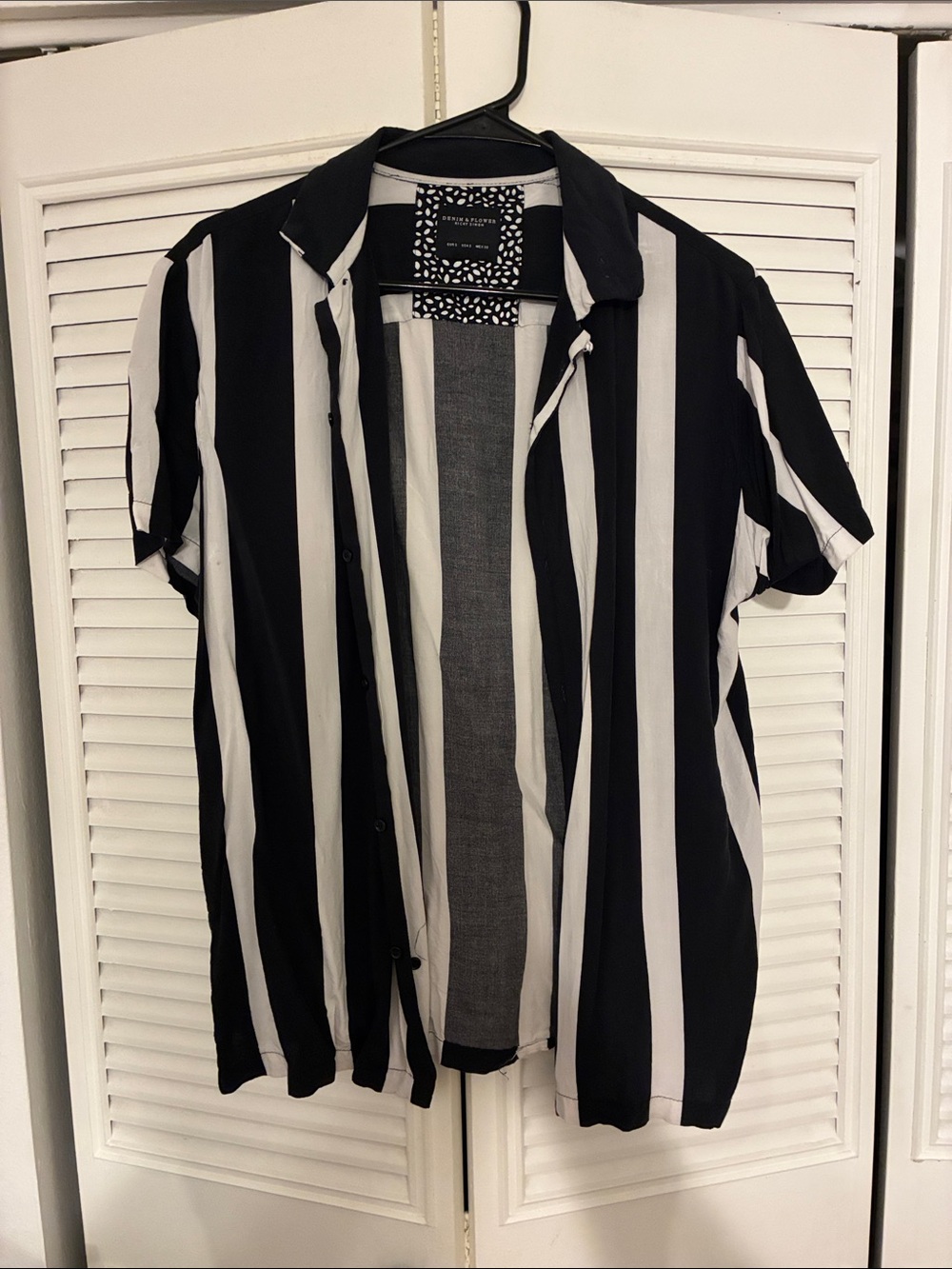 Denim & Flower Black and White Vertical Stripe Short Sleeve Button-Down Shirt